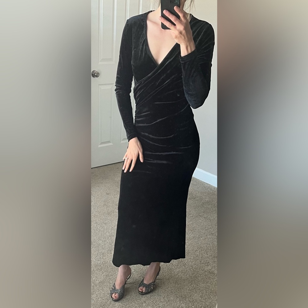 Zaberry Deep V-neck velvet dress